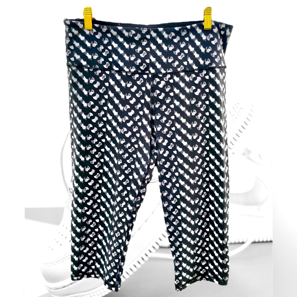 Victoria’s Secret VSX Sport Knockout Crop Capri Leggings, L, Gray/Black/White